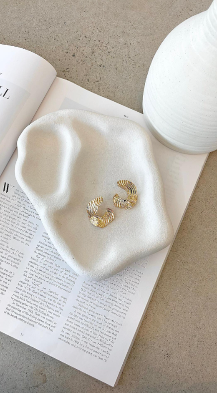 Audrey Wavy Textured Earrings